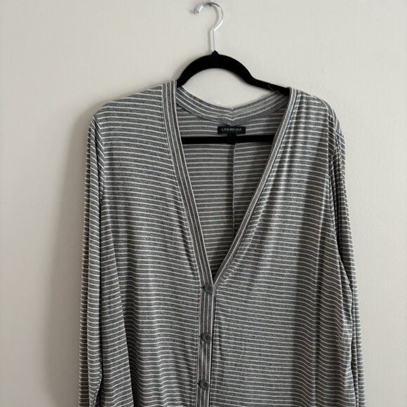 Lane Bryant Wmn Plus 18/20 Gray/White Striped Button Up Lightweight Cardigan NWT - Picture 4 of 11